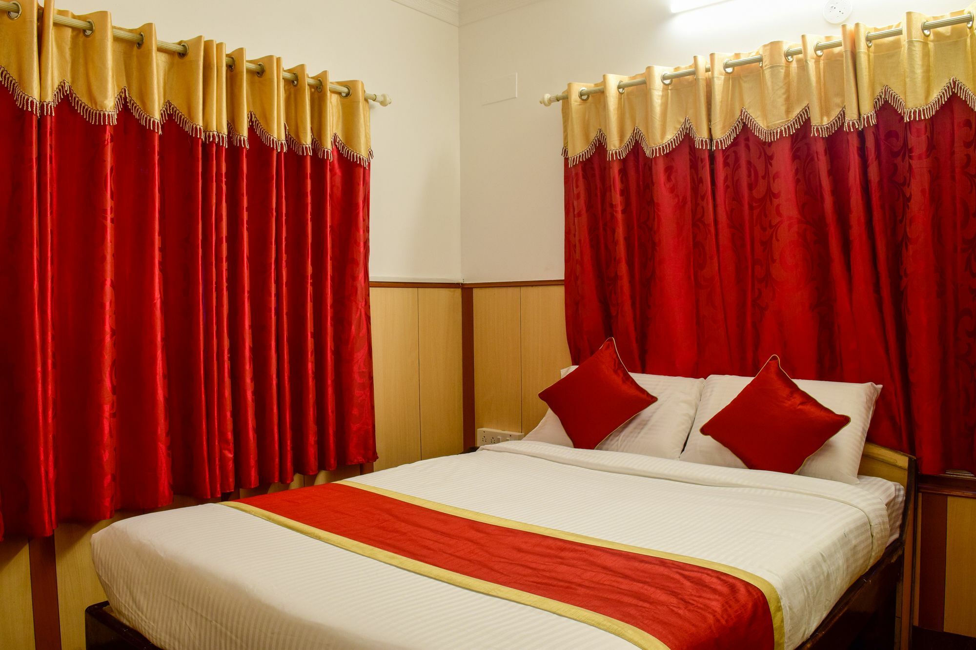 Fabhotel Shivaals Residency - Rajajinagar Bangalore Bagian luar foto