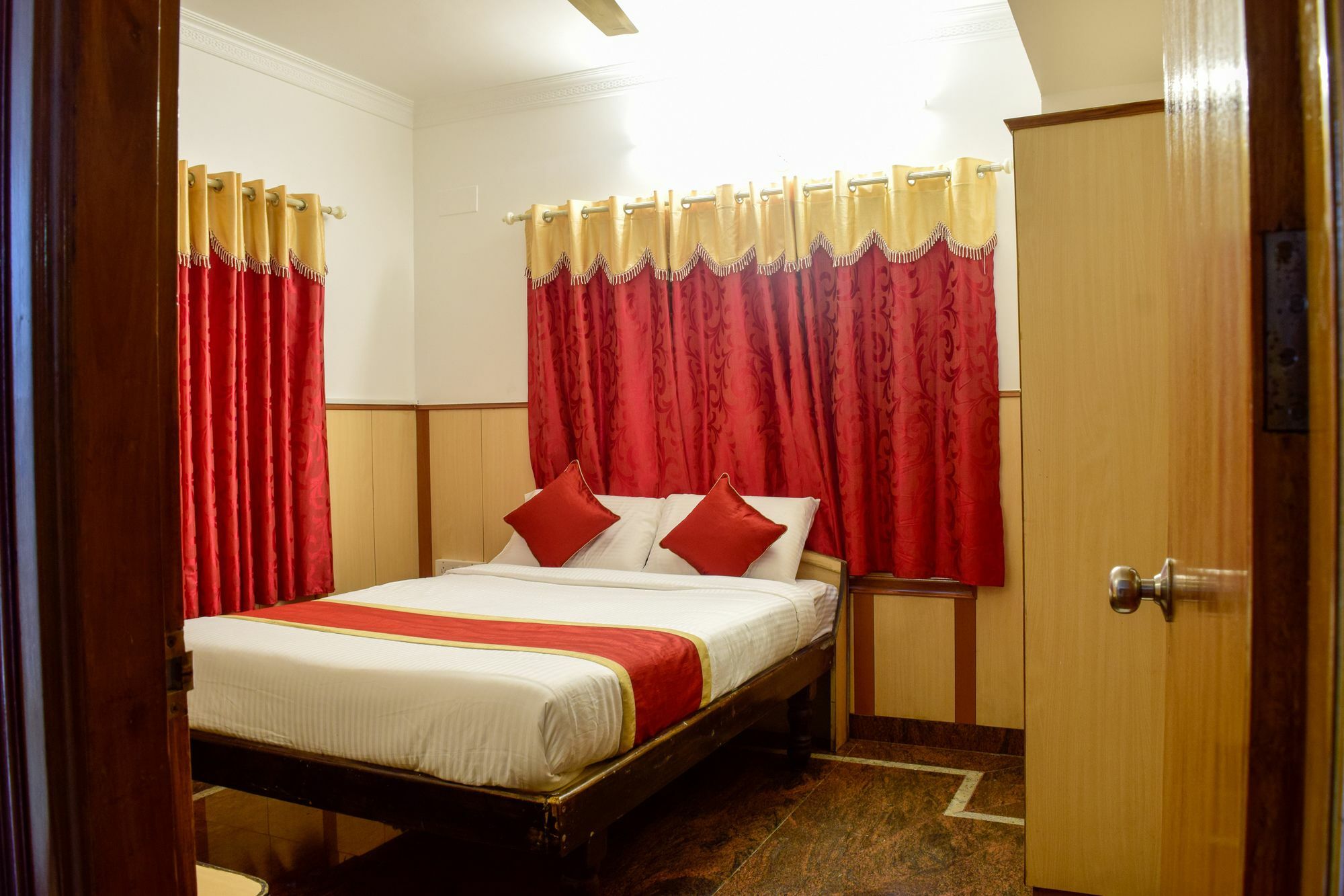 Fabhotel Shivaals Residency - Rajajinagar Bangalore Bagian luar foto